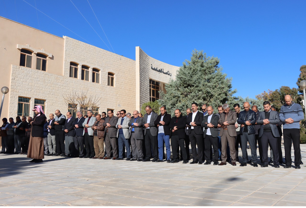 صلاة الغائب على ارواح شهداء الواجب في جامعة الحسين بن طلال.